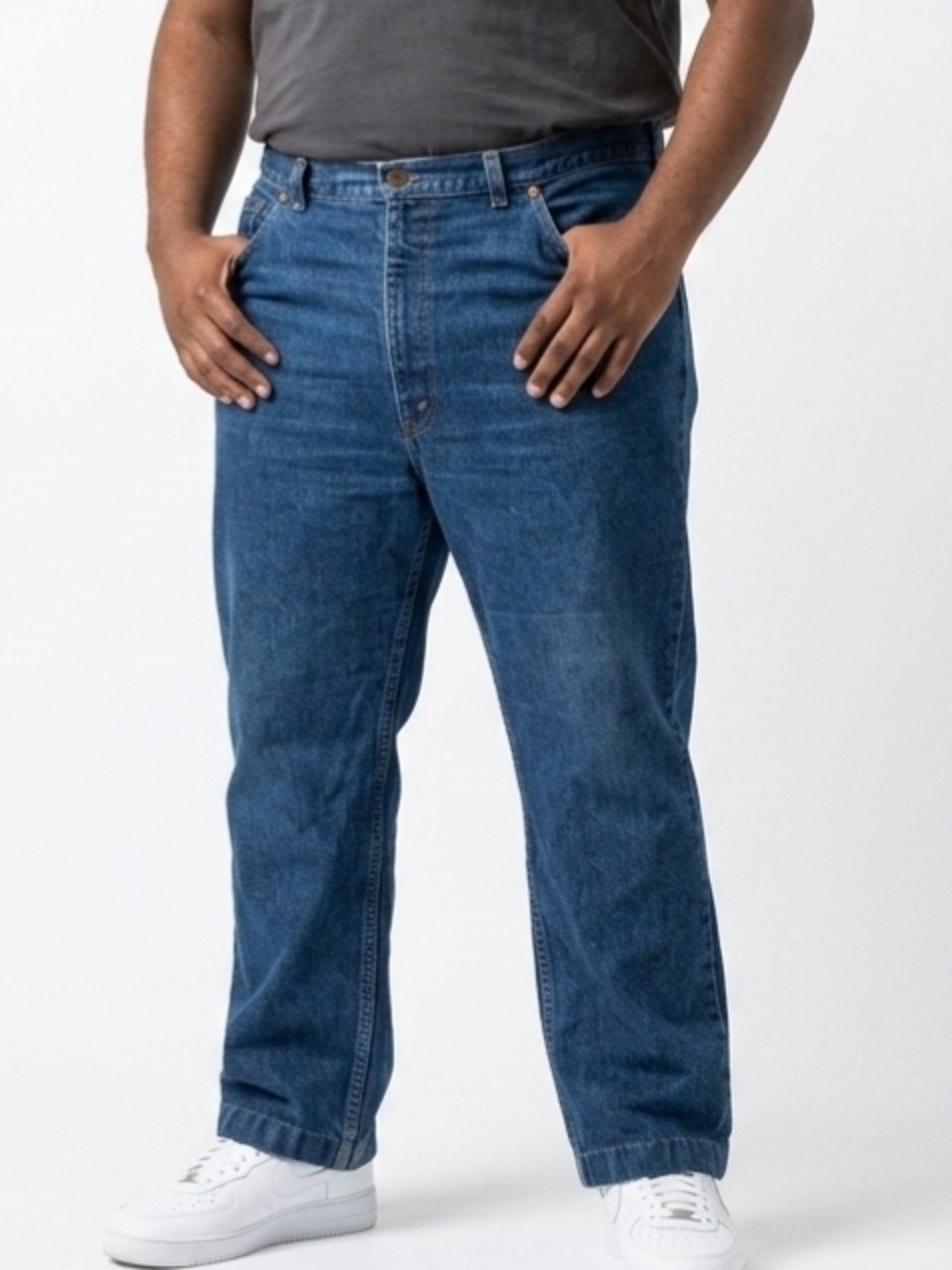 Levi's Relaxed Fit Jeans in Medium Blue Size 40